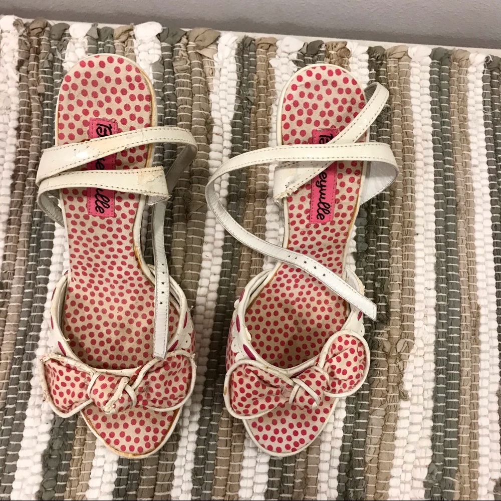 Betseyville fabric and patent leather sandals. Size 6M. Good used condition - Picture 7 of 11
